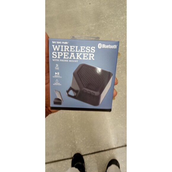 Wireless speaker with phone mount - Picture 1 of 2